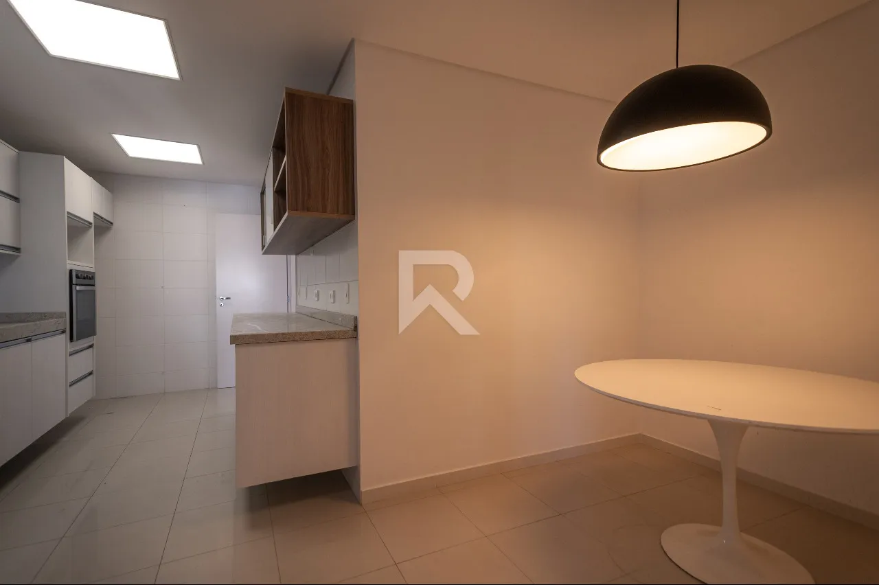 Apartamento de 231 m² com 4 quartos e 5 banheiros — photo 12