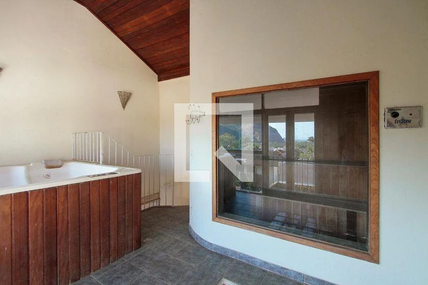 Меблированный дом с 4 спальнями и 3 сьютами, 450 м² — photo 49