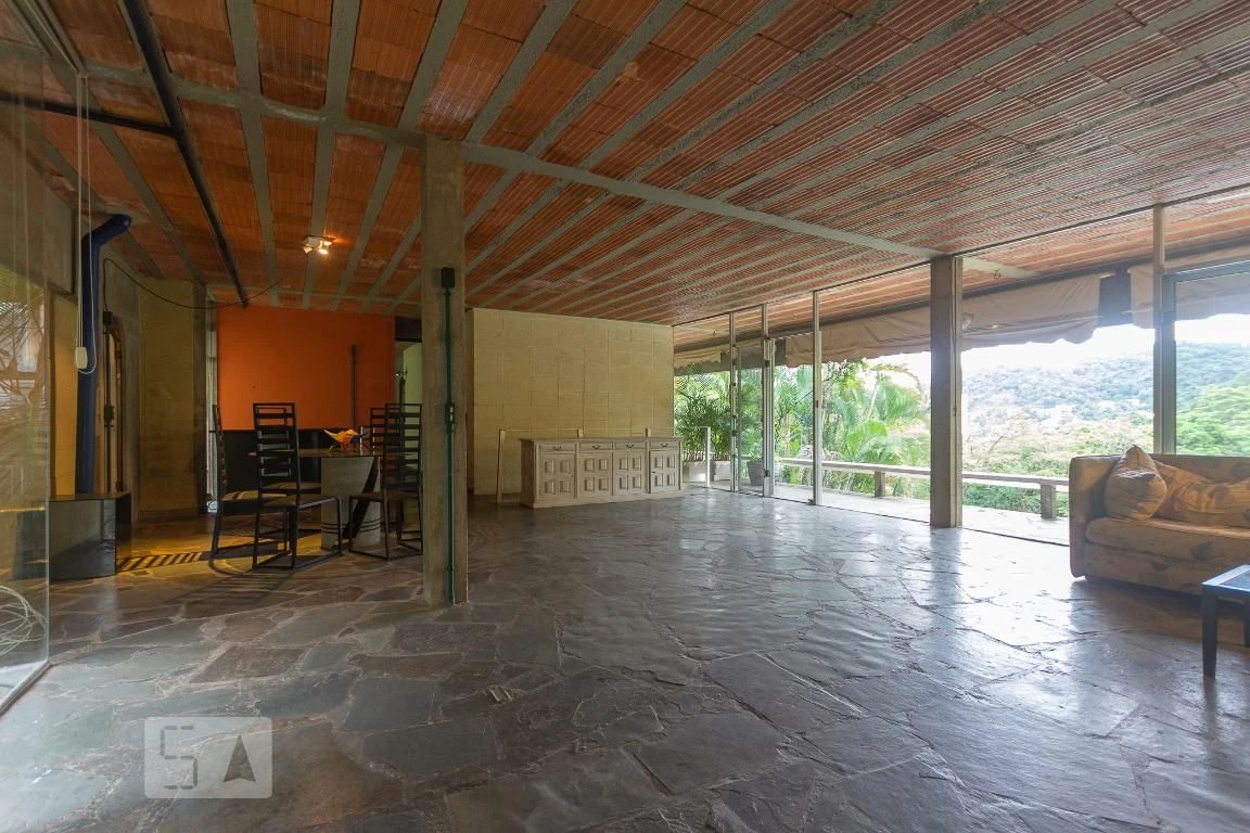 Condo house with 4 bedrooms and 400 m² — photo 3