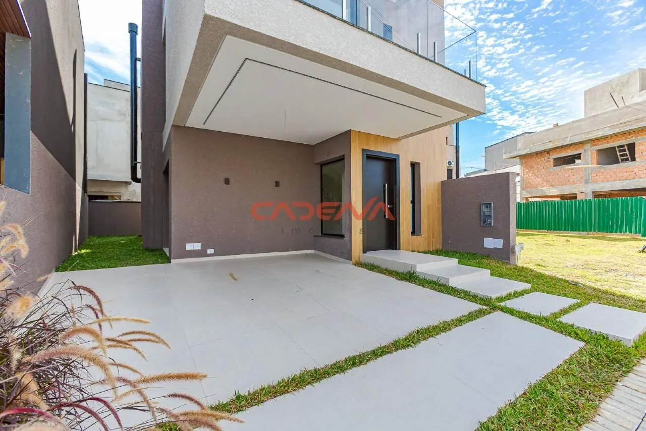 Balcony with a grill in a 3-bedroom house, 128 m² — photo 2