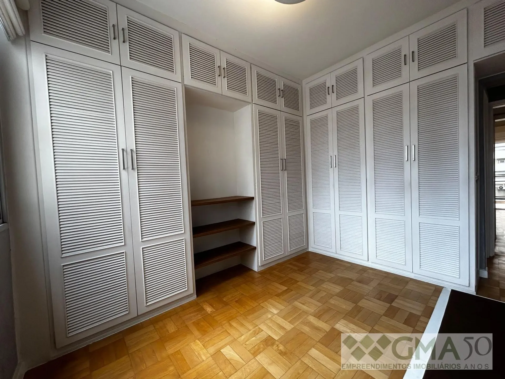 Рабочее место и 2 спальни: квартира 145 м² — photo 15