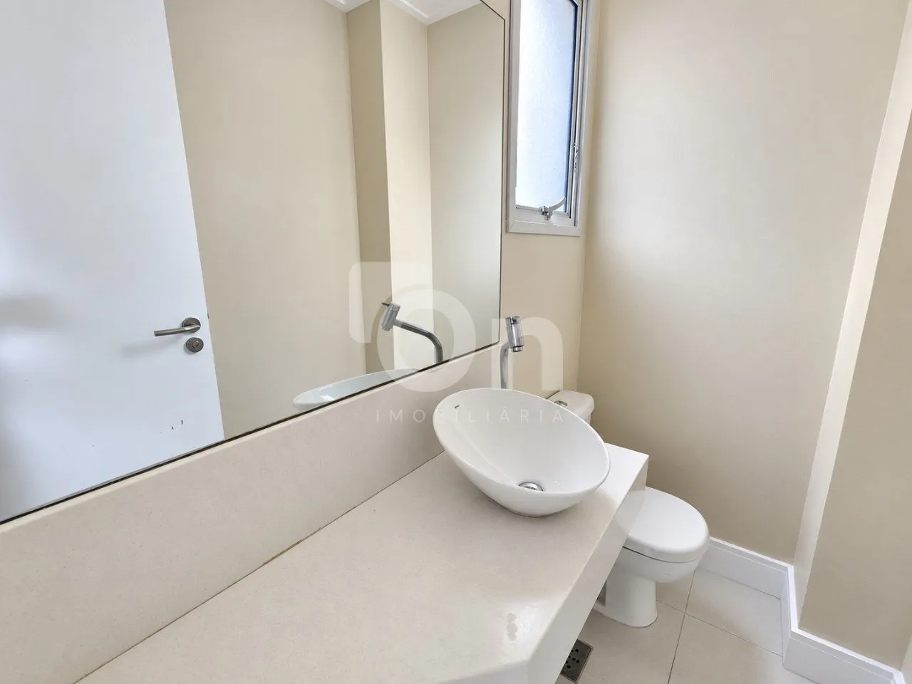 Bathtub in a 4-bedroom apartment, 178 m² — photo 6