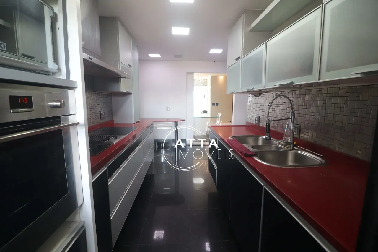 Ванна и 3 спальни: квартира 176 м² — photo 25