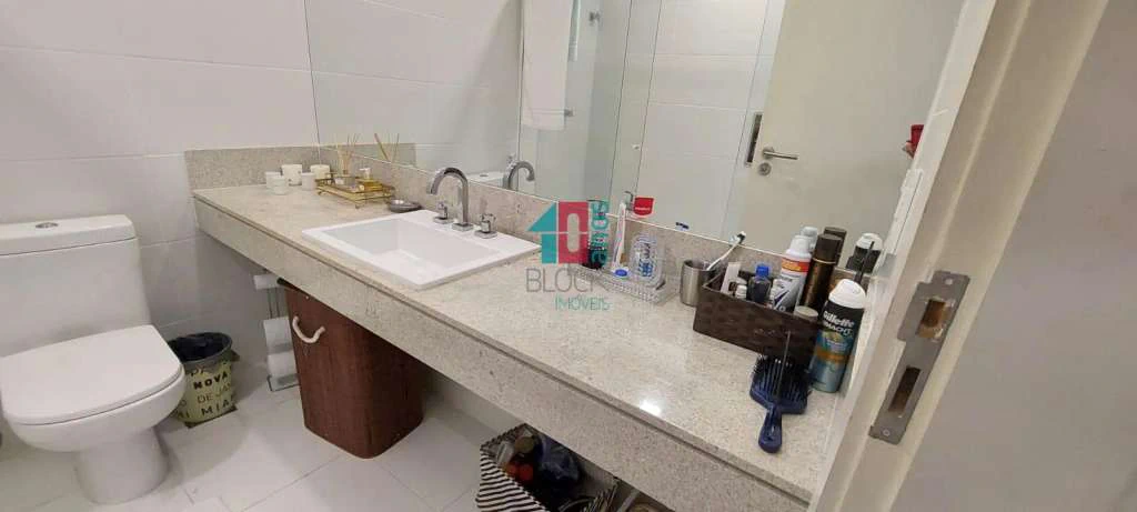 Furnished apartment with 3 en-suite bedrooms and 2 spots — photo 23
