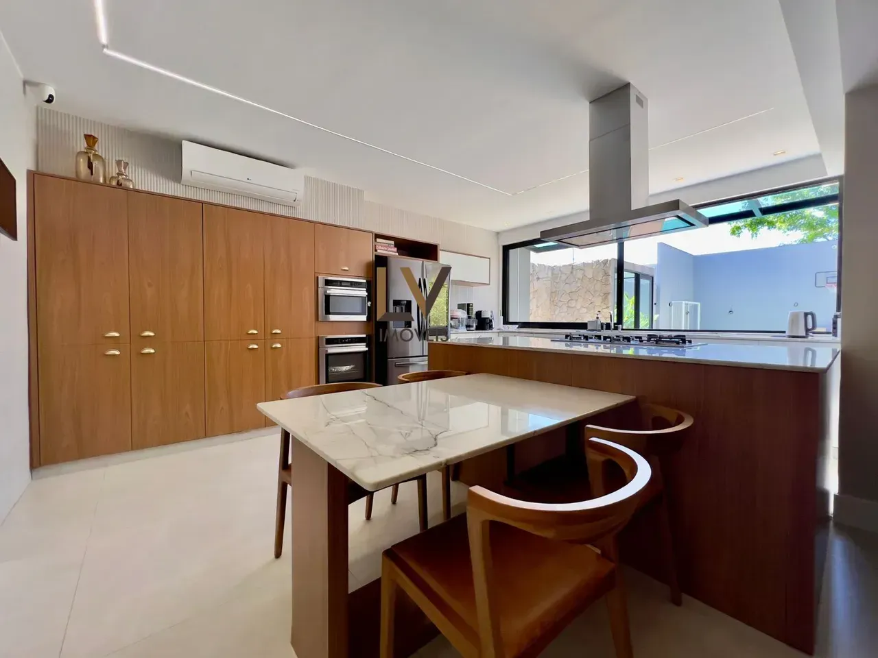 Furnished house with 800 m², 5 bedrooms and open-plan kitchen — photo 26