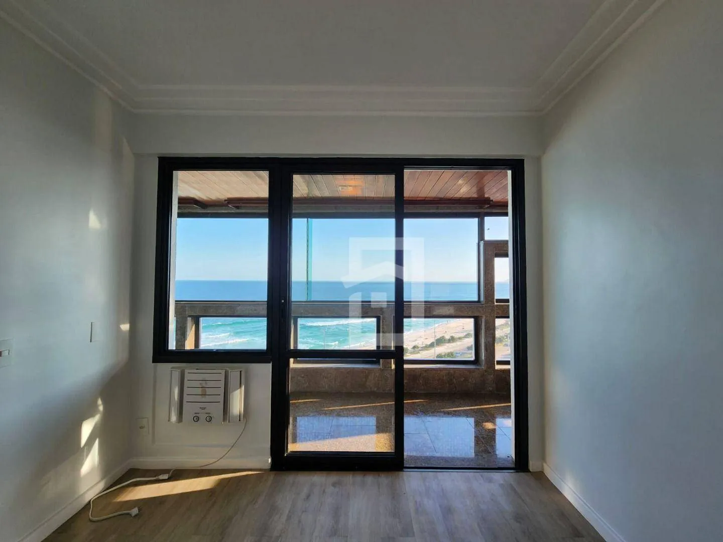 4-bedroom apartment with enclosed balcony and private garden — photo 25