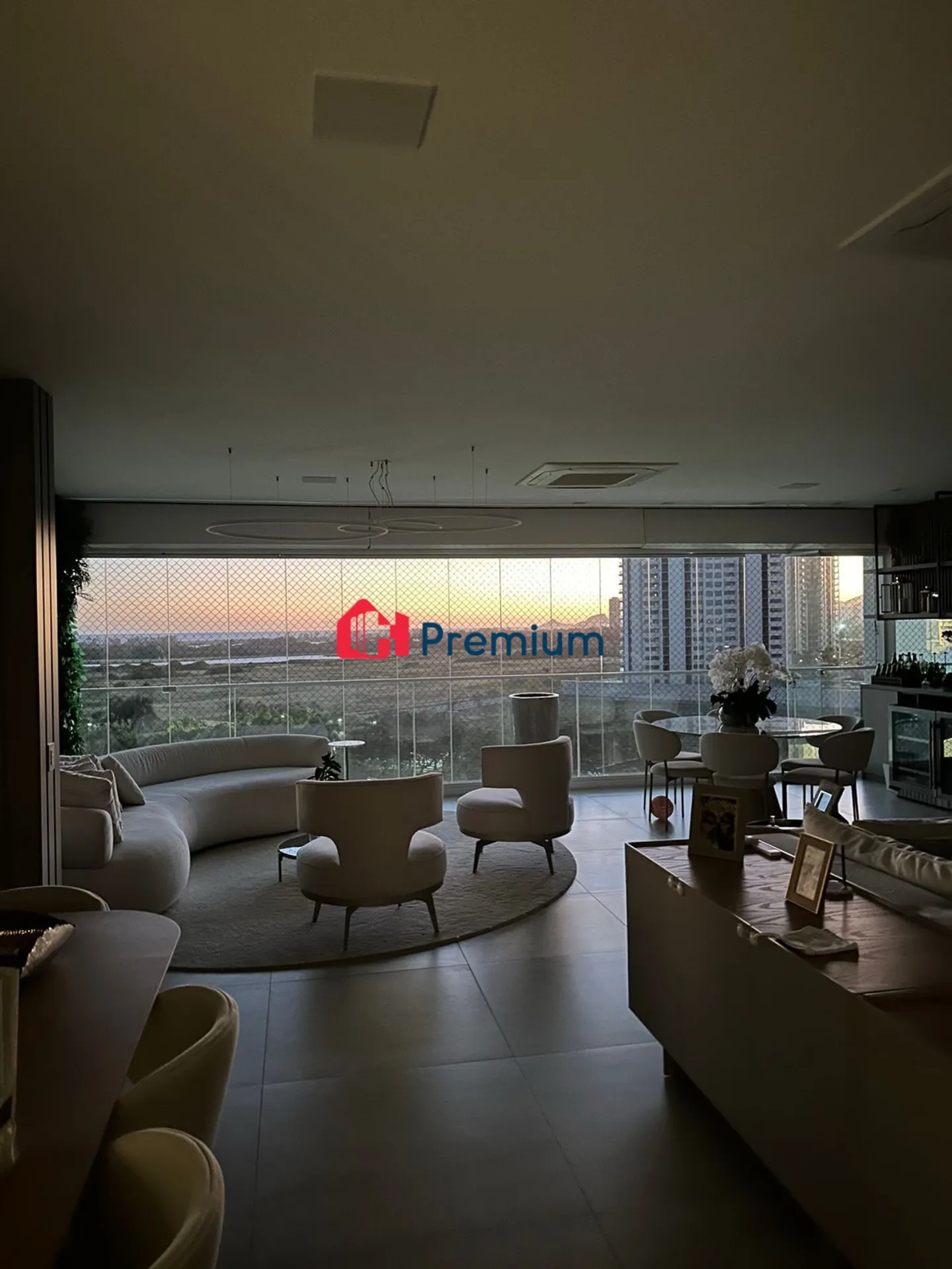 Apartamento mobiliado com 4 quartos e 5 banheiros — photo 29