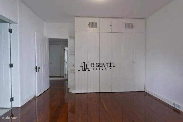 Apartment with 4 bedrooms and a balcony — photo 9