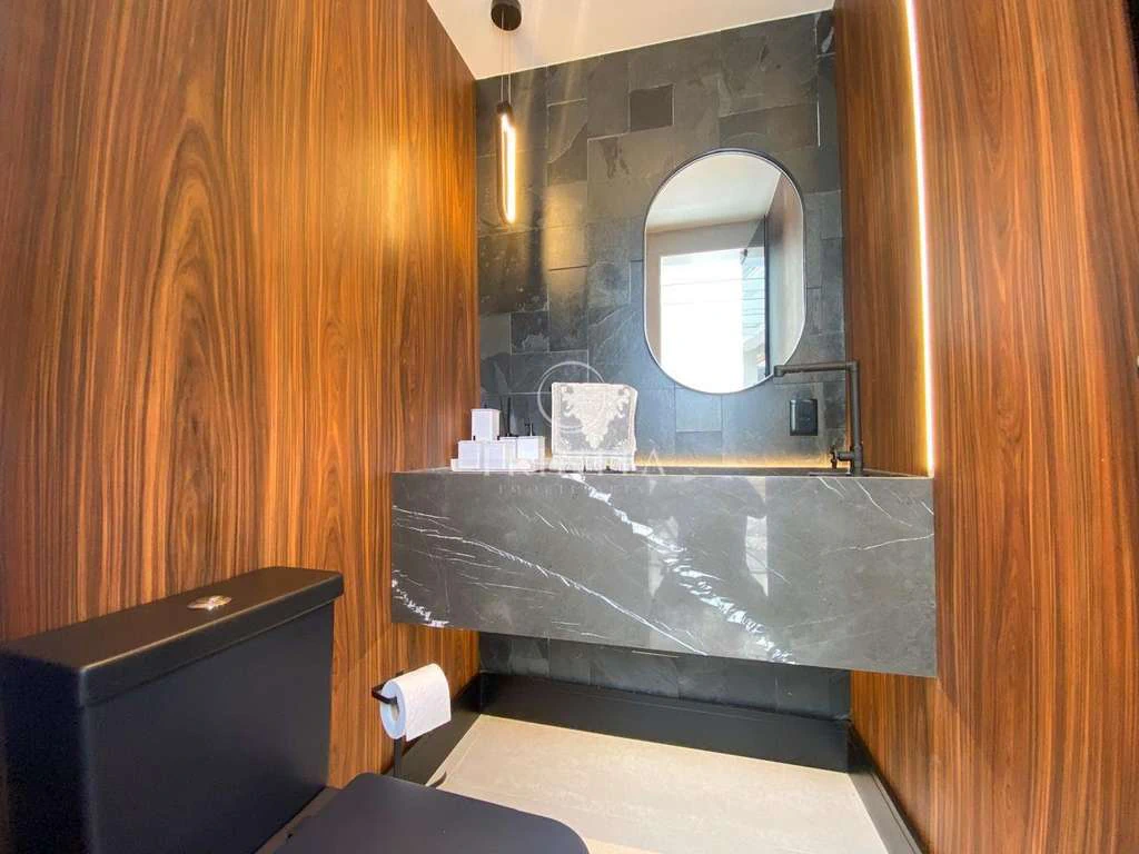 Furnished triplex home with 4 en-suite bedrooms — photo 7