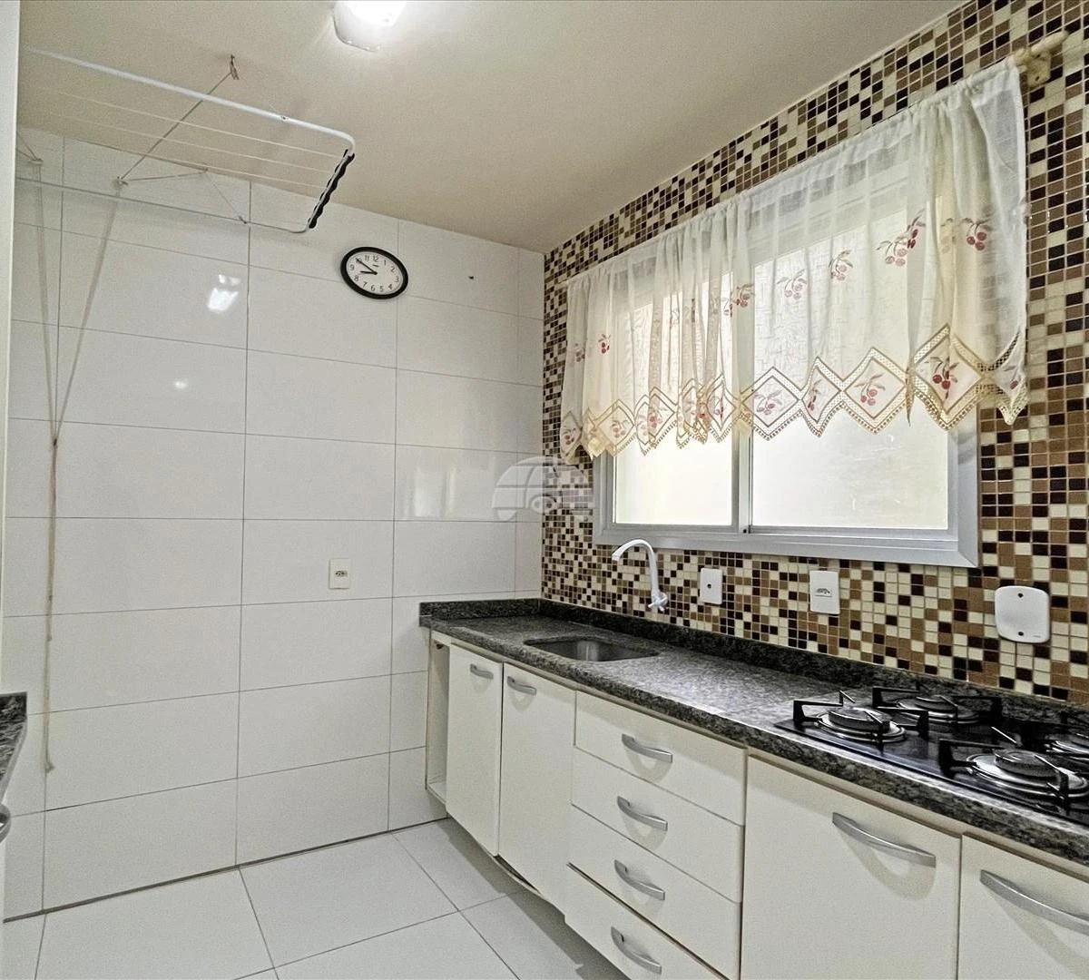 Wood or laminate floors in a 2-bedroom apartment, 42 m² — photo 4