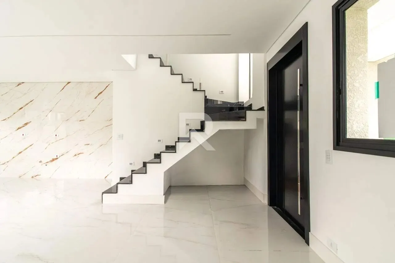 Two-level house with 3 en-suite bedrooms and 2 spots — photo 7