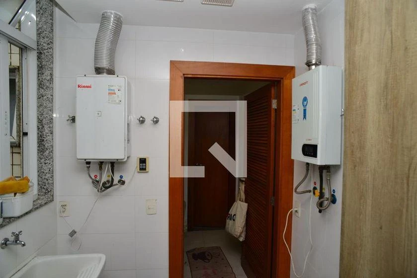 Furnished apartment, 300 m², with a glass-enclosed balcony — photo 26