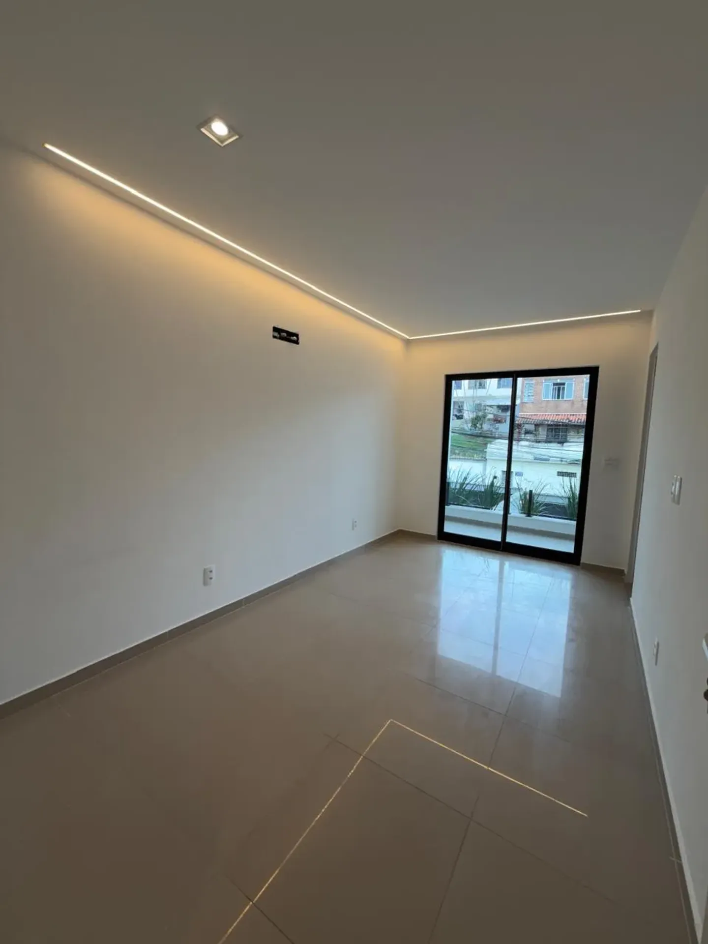 3-bedroom house with a grill on the balcony — photo 6