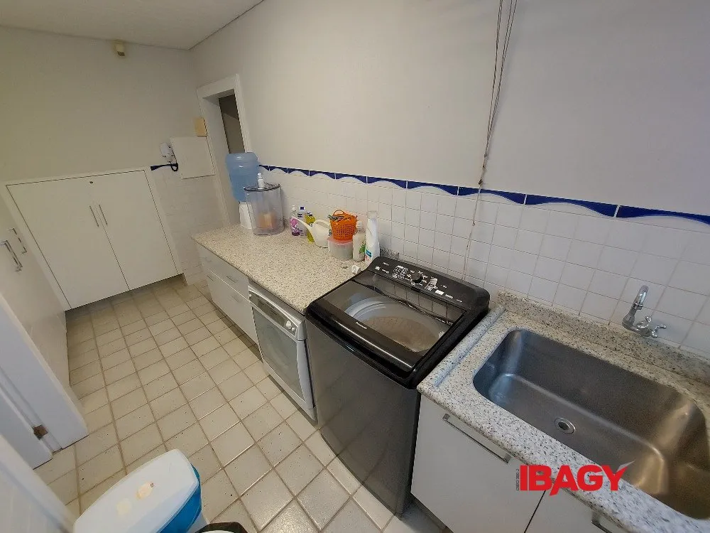 Меблированный дом 518 м² с 5 спальнями и 4 суитами — photo 25