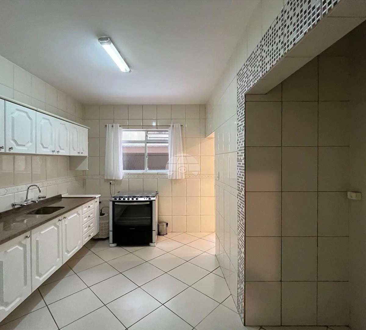 3-bedroom apartment with a bathtub — photo 8