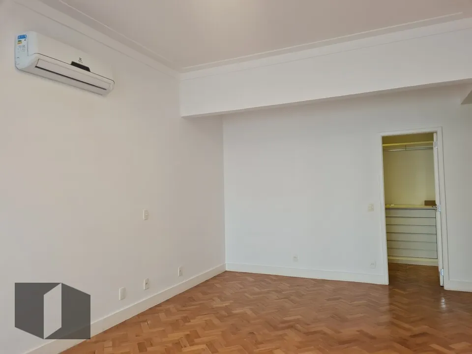 3-bedroom apartment with floor-to-ceiling windows — photo 28