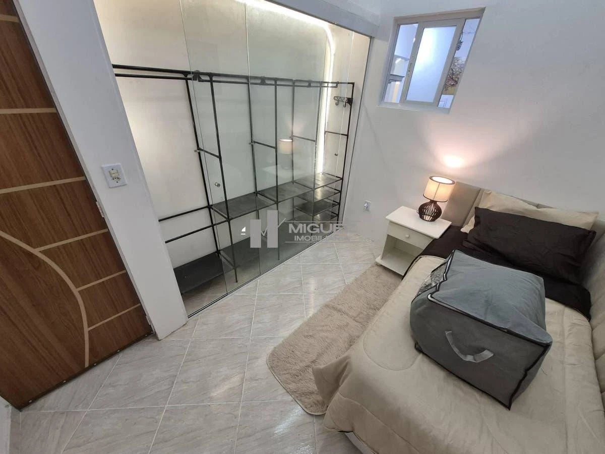 Walk-in closet in a 2-bedroom apartment, 75 m² — photo 11