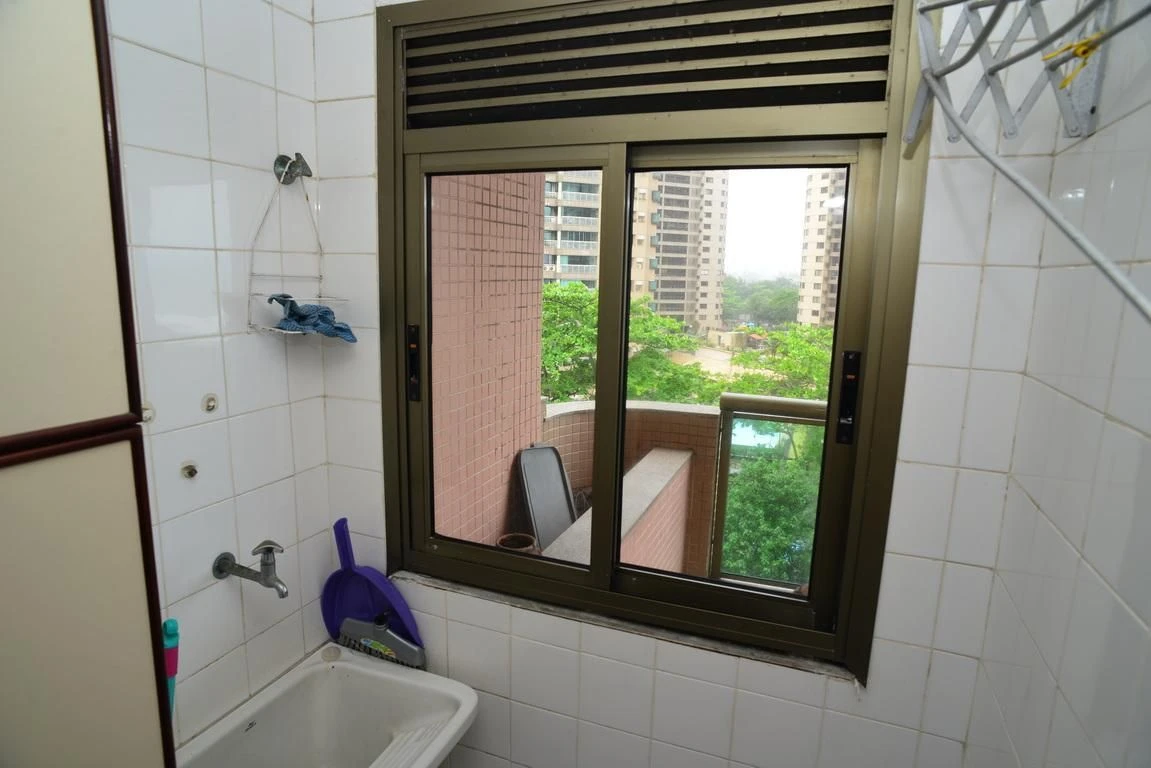 Furnished apartment, 66 m², with floor-to-ceiling windows — photo 8