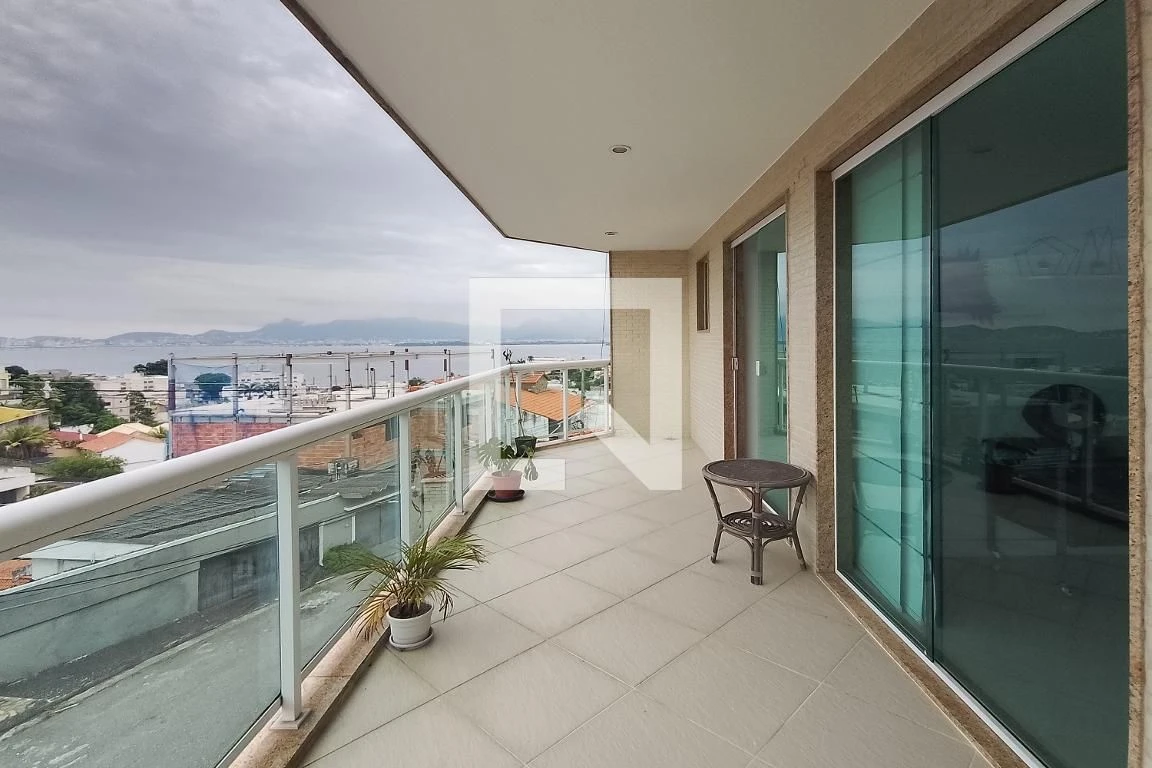460 m² house with a water view and a private pool — photo 61