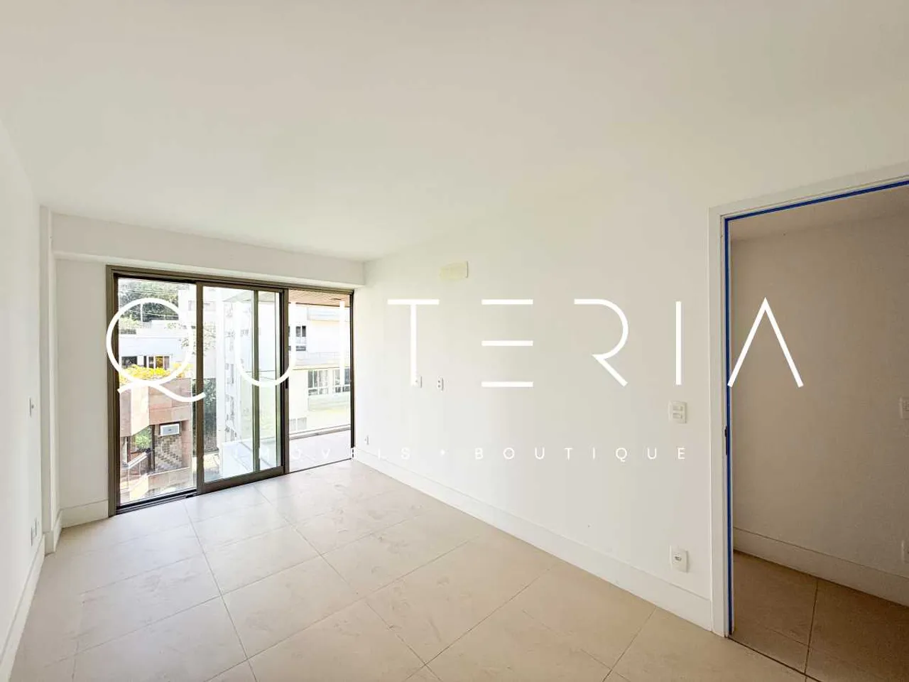 Apartamento com 3 quartos e varanda de vidro — photo 19
