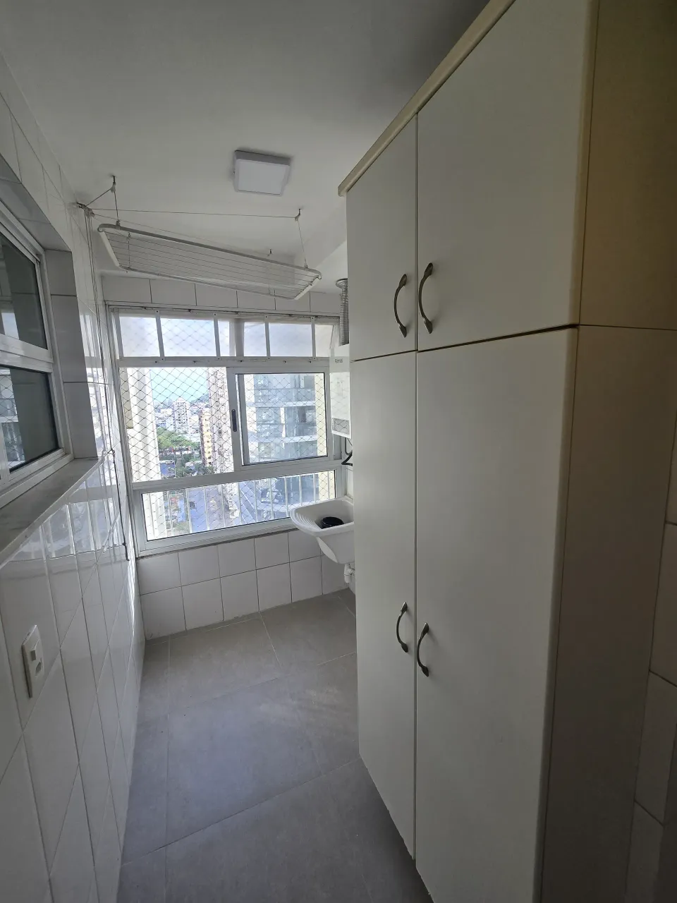 4-bedroom apartment with 3 bathrooms and a balcony — photo 20