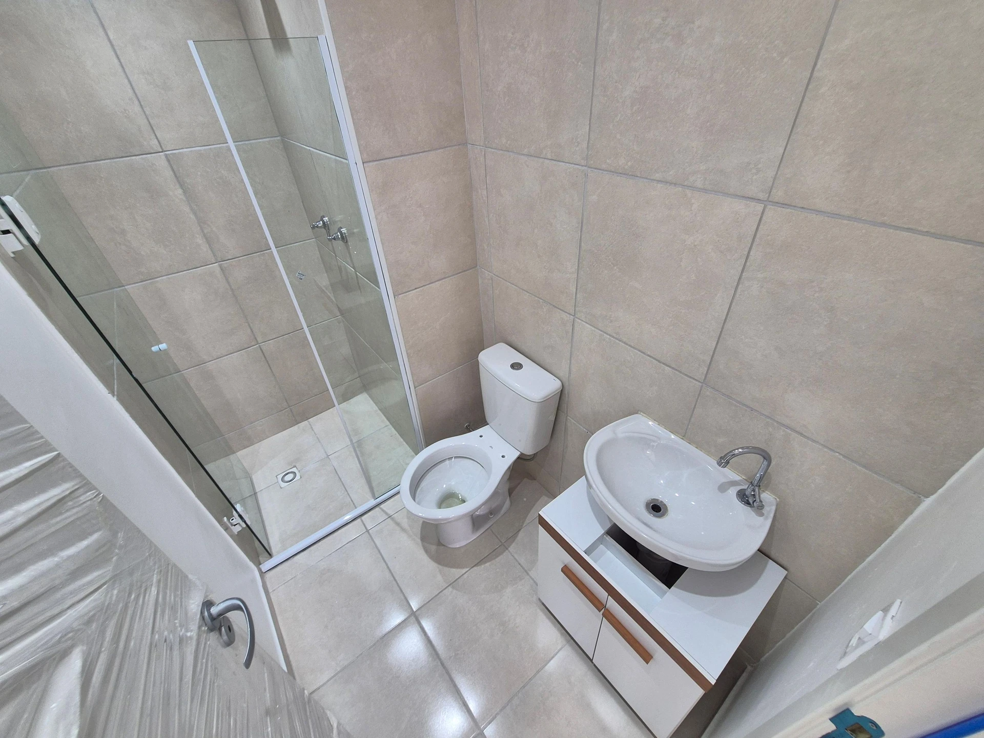 2-bedroom apartment in a building with a gym — photo 29