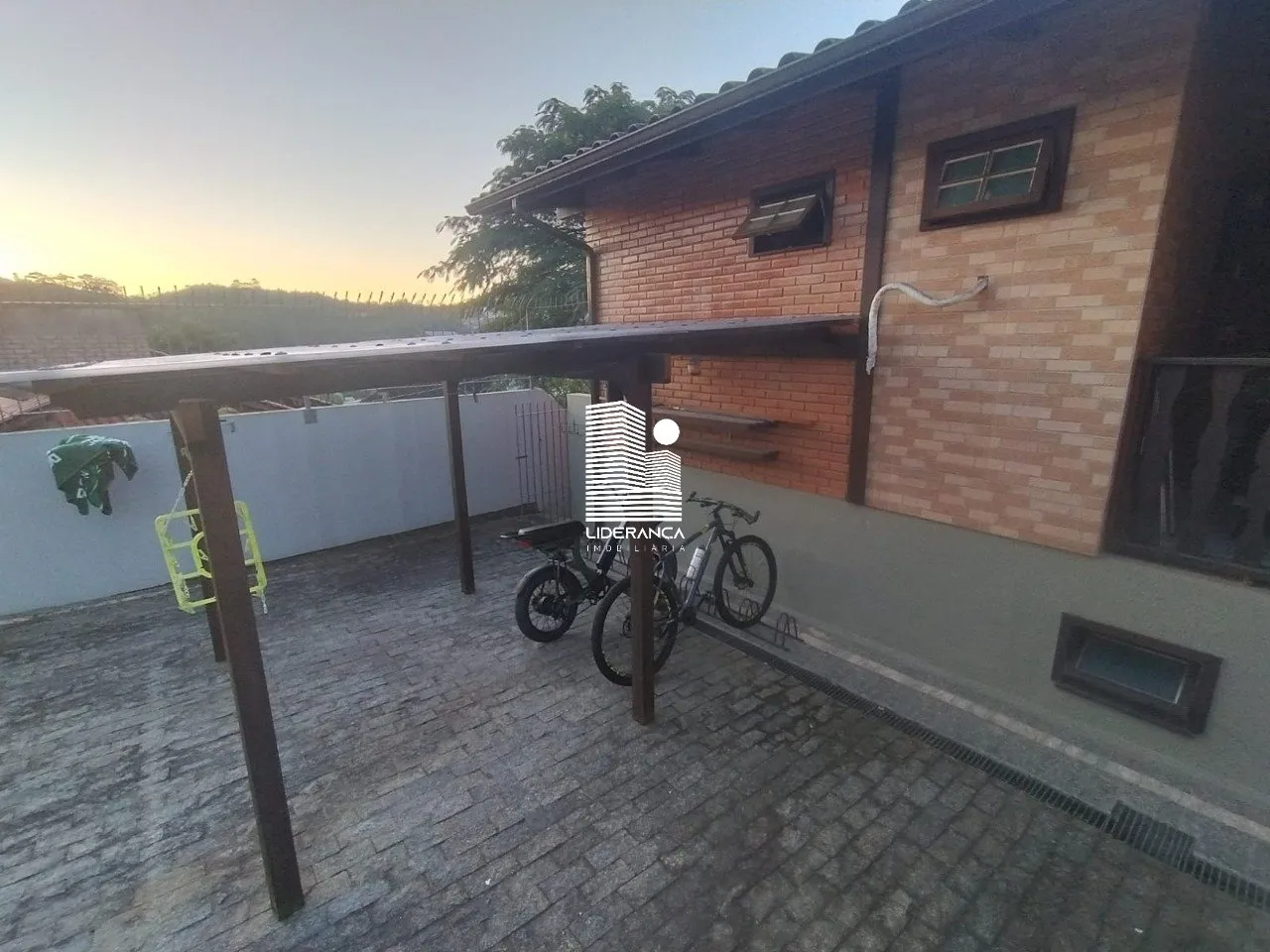 Furnished 15 m² studio with 1 bedroom and 1 bathroom — photo 7