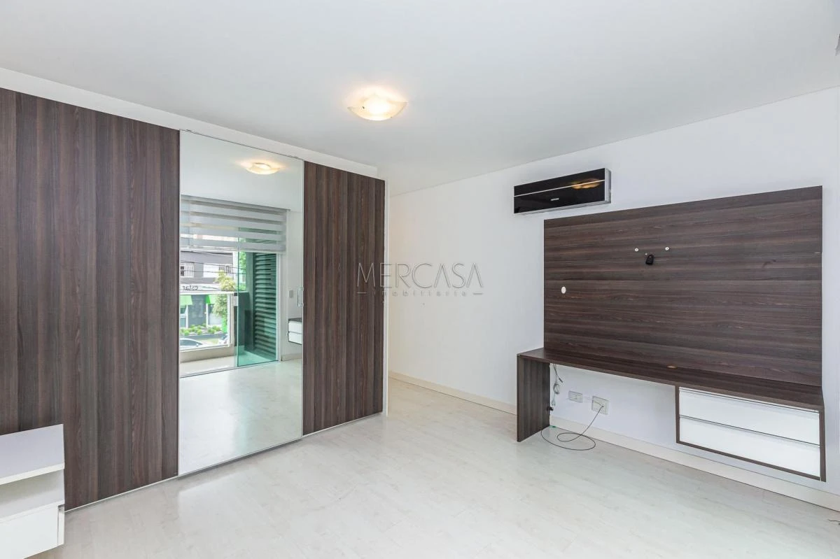 One-bedroom apartment in a building with a pool — photo 15