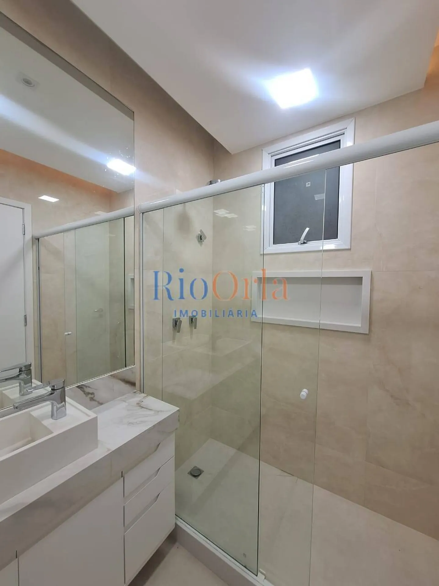 Furnished apartment with 4 bedrooms and 5 bathrooms — photo 46