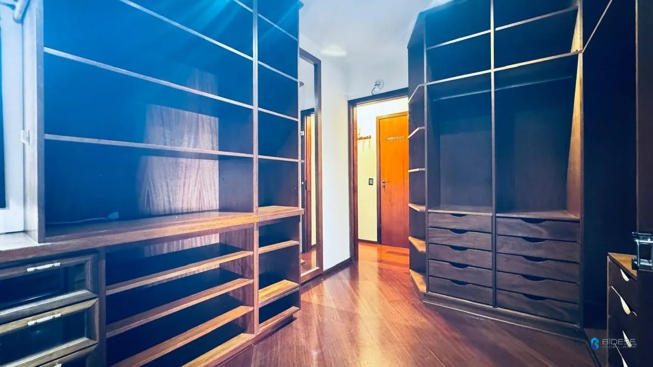 Bathtub in a one-bedroom apartment, 89 m² — photo 29