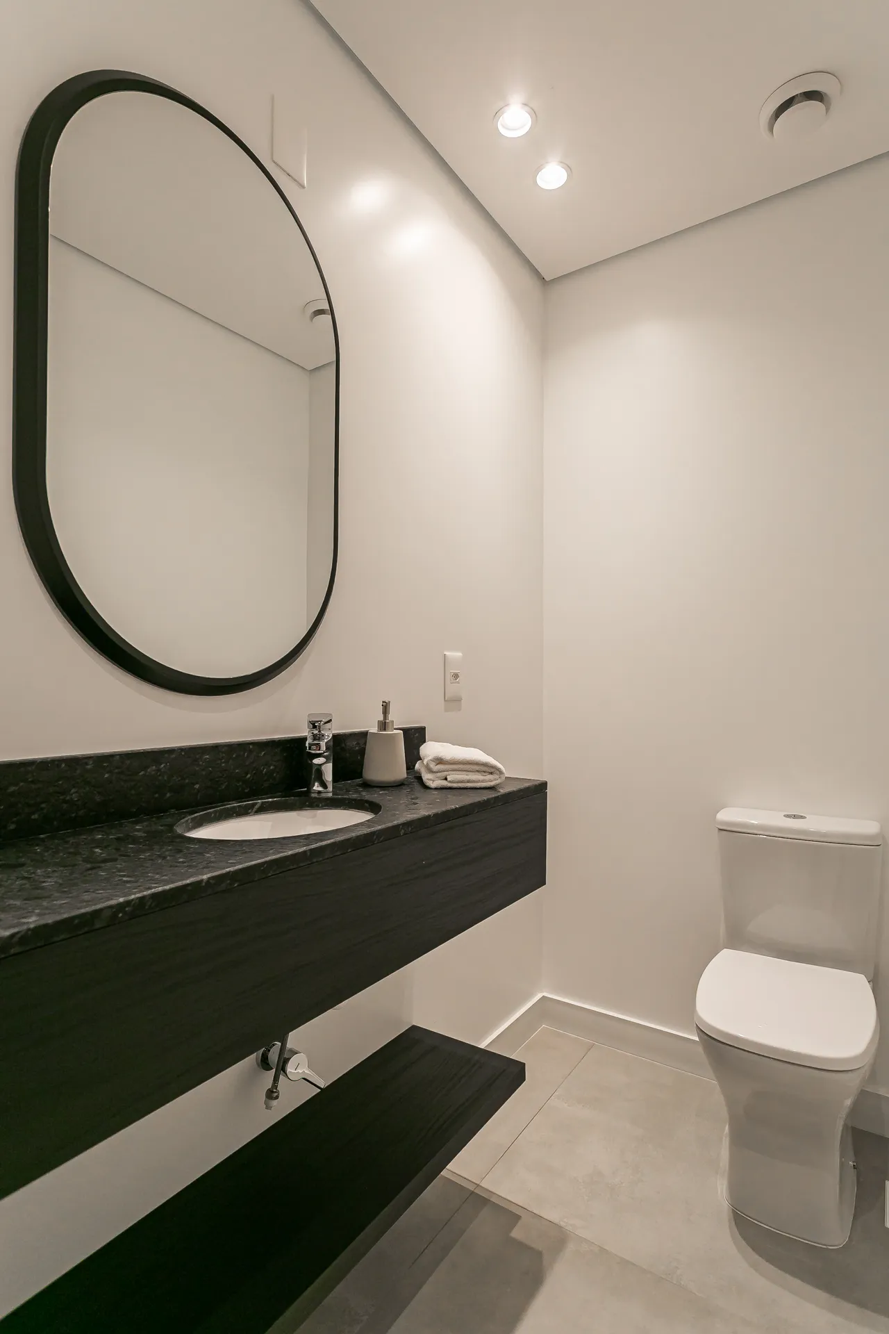 59 m² furnished studio with an integrated open-plan kitchen — photo 22