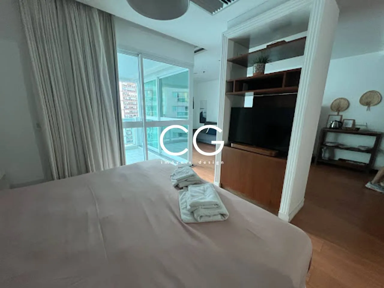 Furnished 1-bedroom apartment with glass-enclosed balcony — photo 14