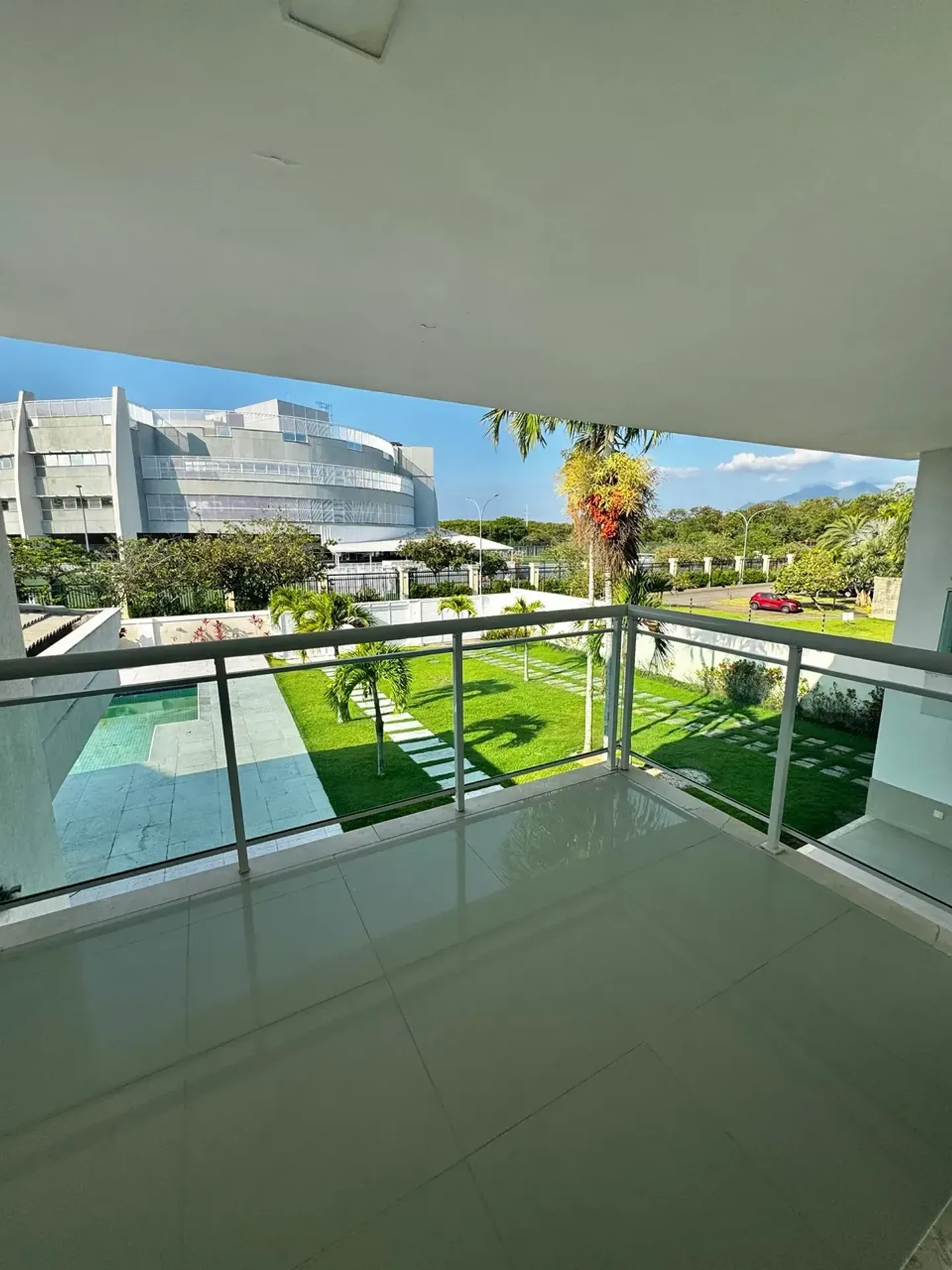 Unfurnished house with 5 bedrooms and 5 bathrooms — photo 26