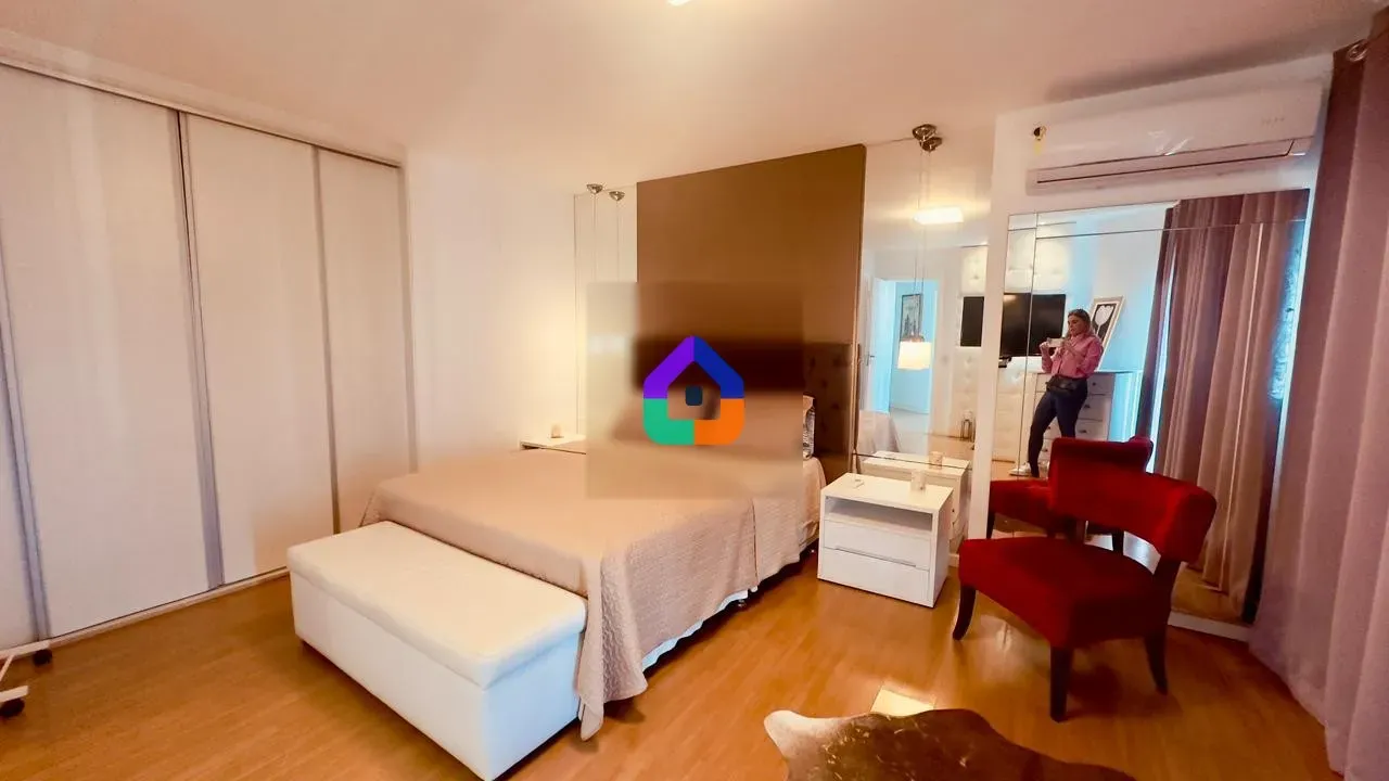 Apartamento com 4 quartos e varanda fechada de vidro — photo 25
