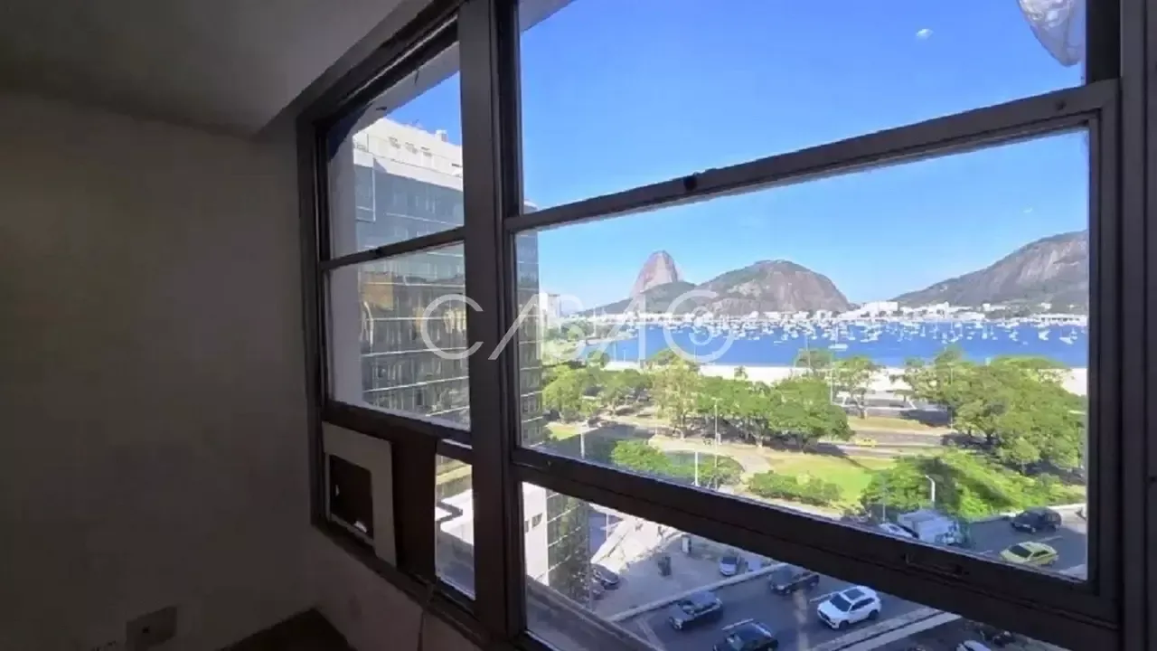 190 m² apartment with a walk-in closet and a water view — photo 18