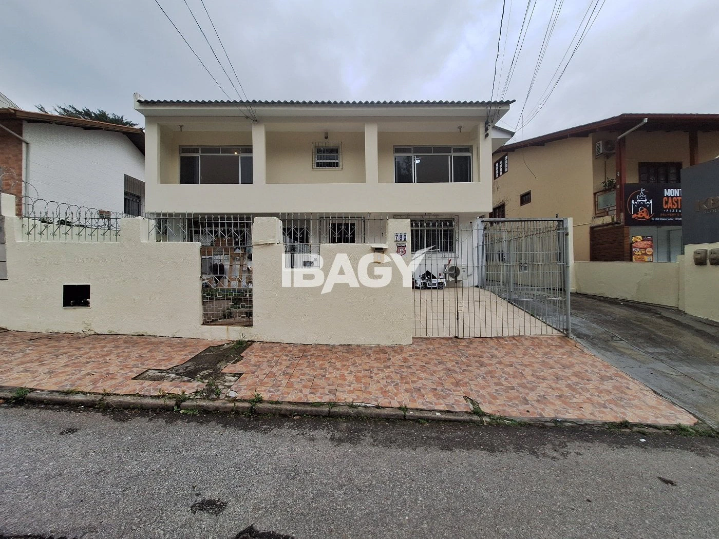 Private BBQ in a 5-bedroom house, 128 m² — photo 4
