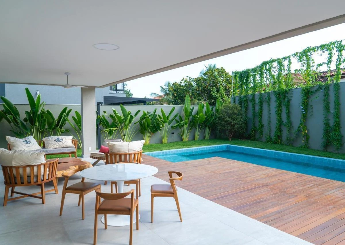 House with 4 en-suite bedrooms and 430 m² with 3 spots — photo 12