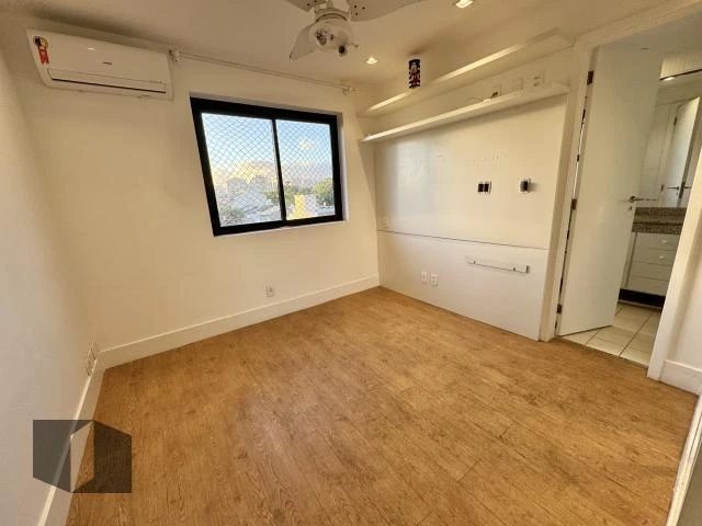 Квартира з 4 спальнями, у будинку є басейн — photo 8