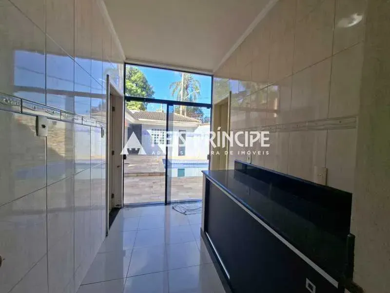 Casa com 5 quartos e 5 banheiros, 364 m² com garagem — photo 20