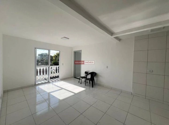 House with 4 bedrooms, 2 parking spaces and tile floors