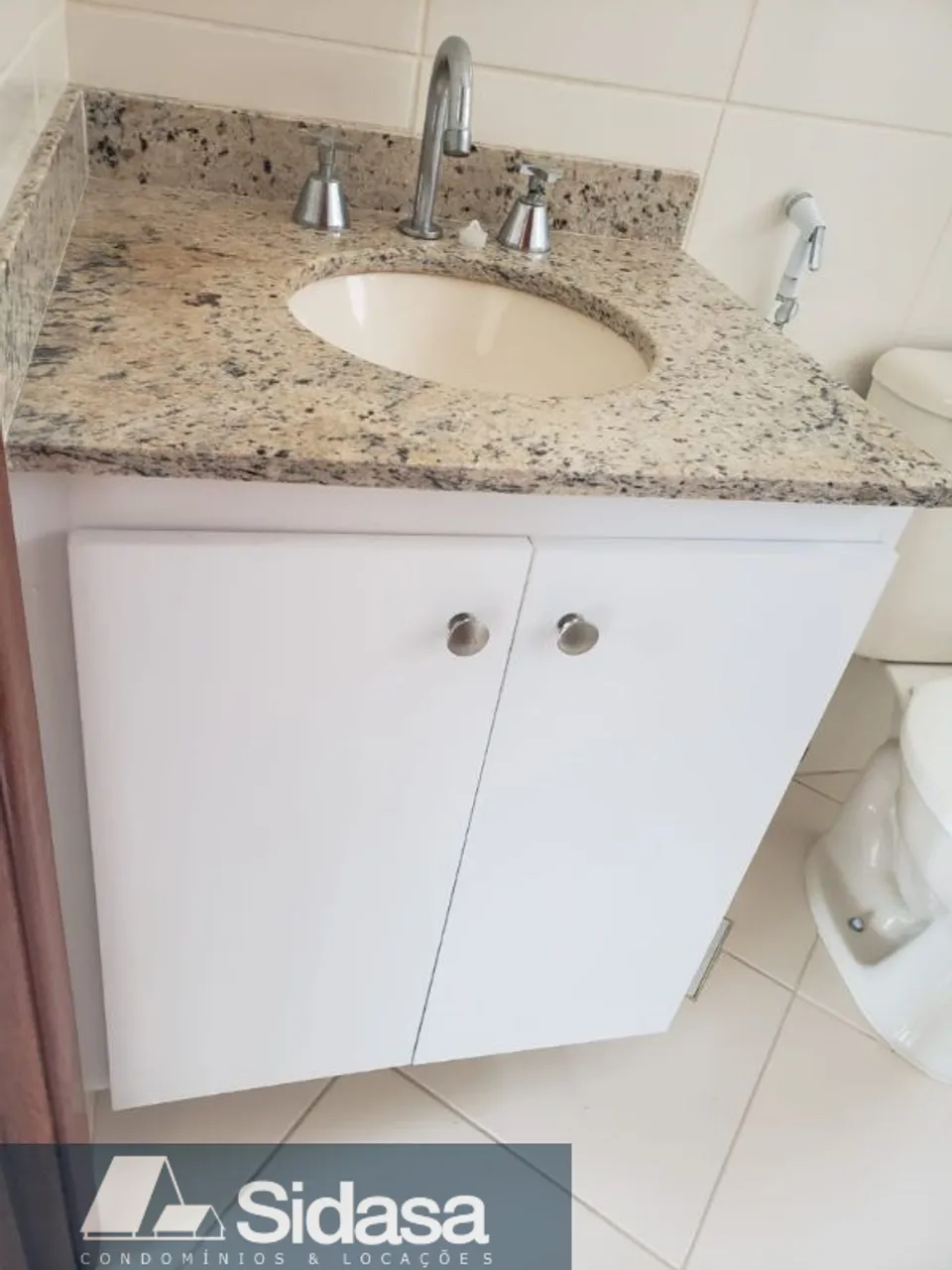 Unfurnished 3-bedroom apartment with a closed kitchen — photo 16