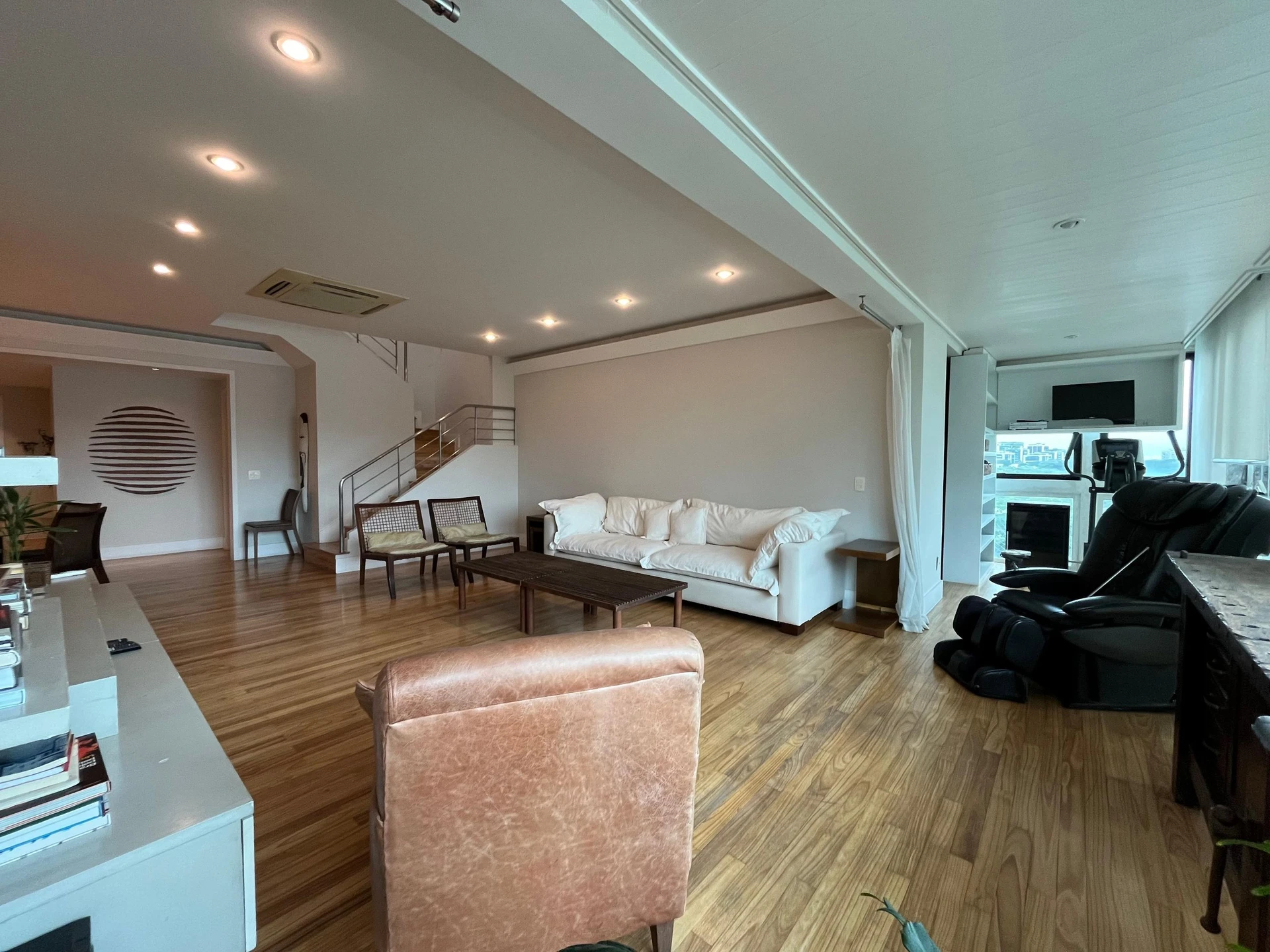4-bedroom apartment with a water view — photo 6
