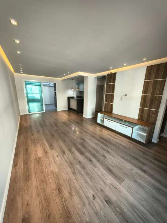 House with 3 bedrooms, 1 en-suite and shared BBQ area — photo 3