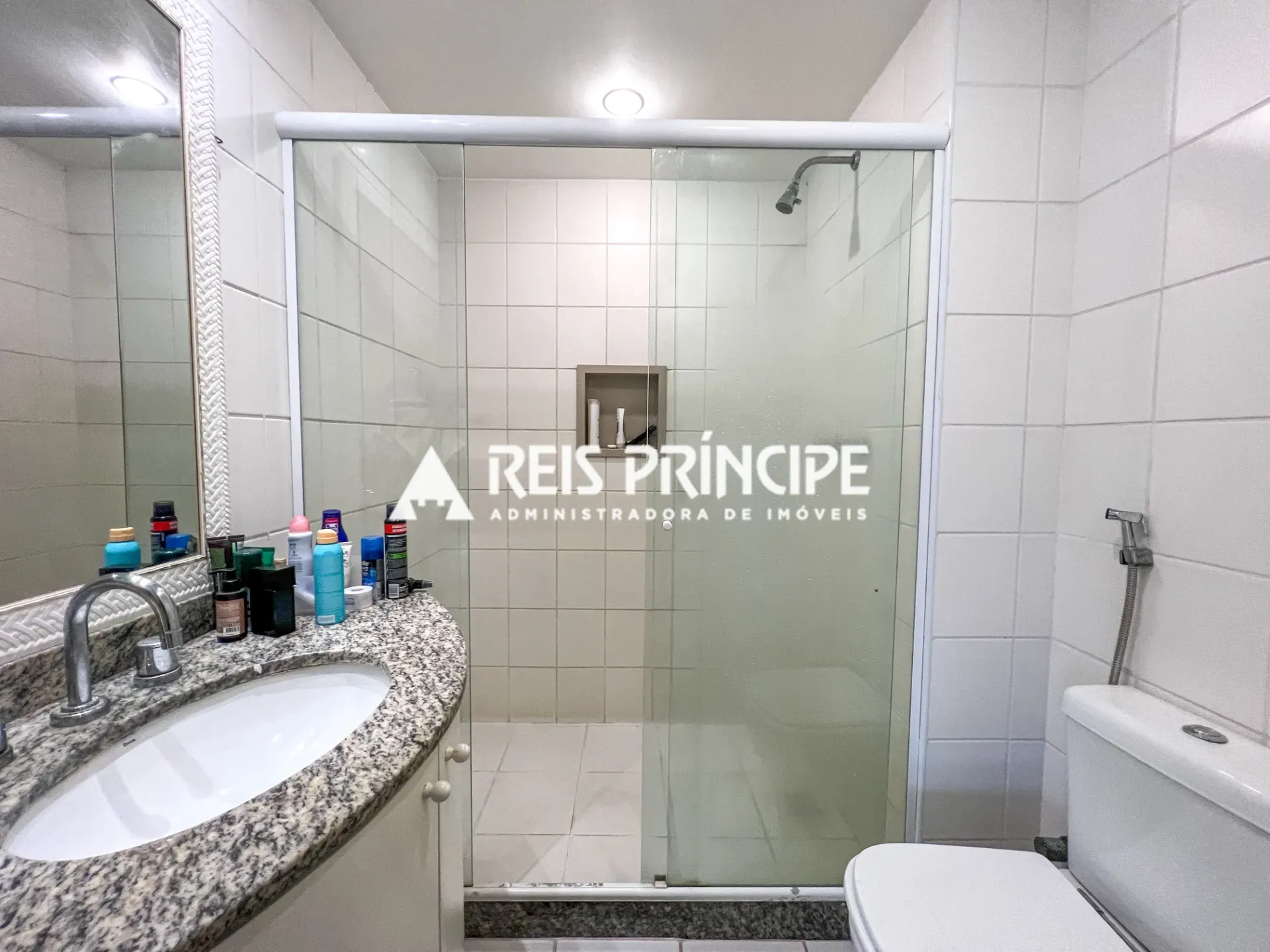 Furnished apartment with 3 bedrooms and 3 bathrooms — photo 27
