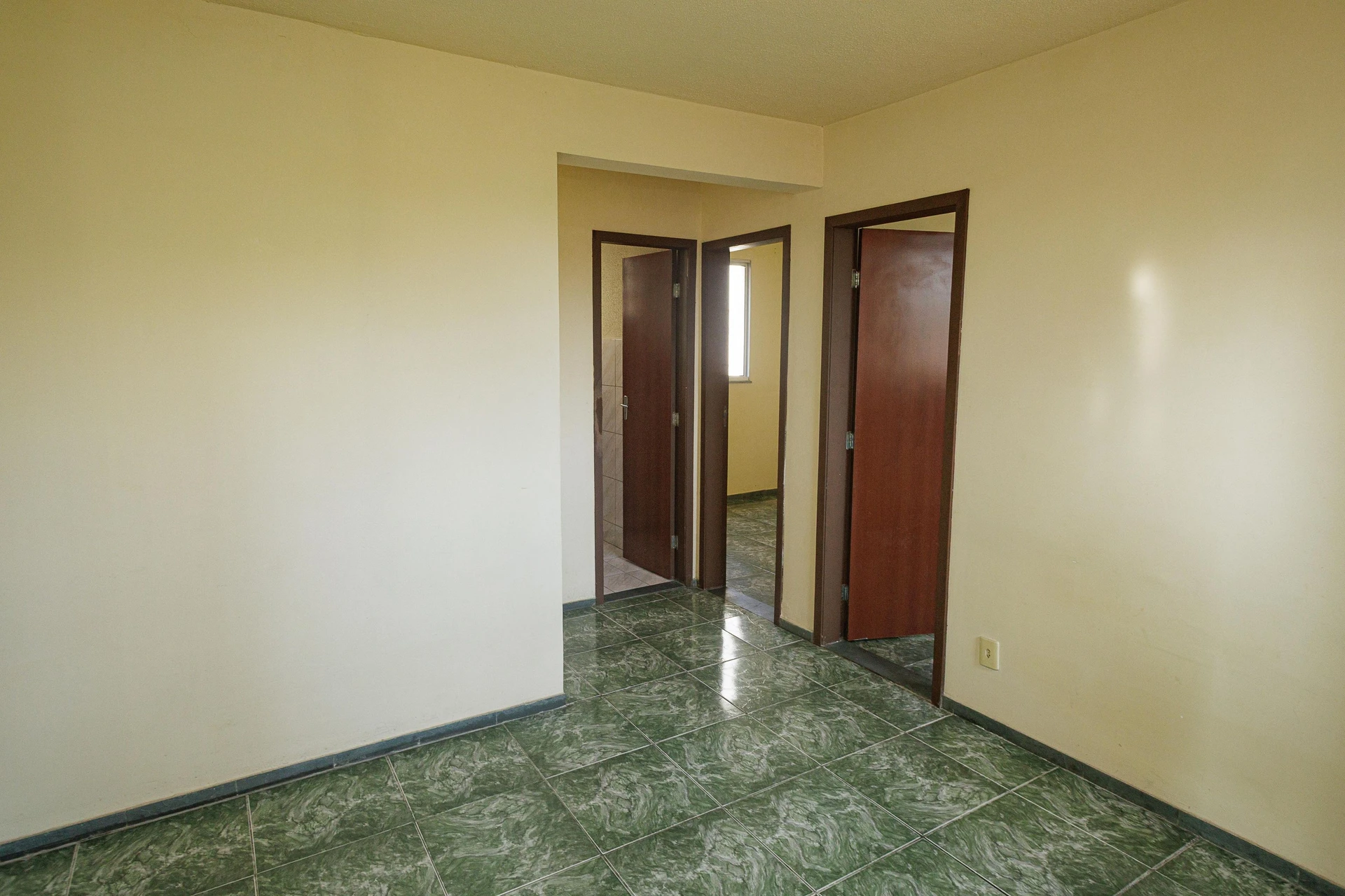 Unfurnished apartment with 2 bedrooms and 1 parking space — photo 18