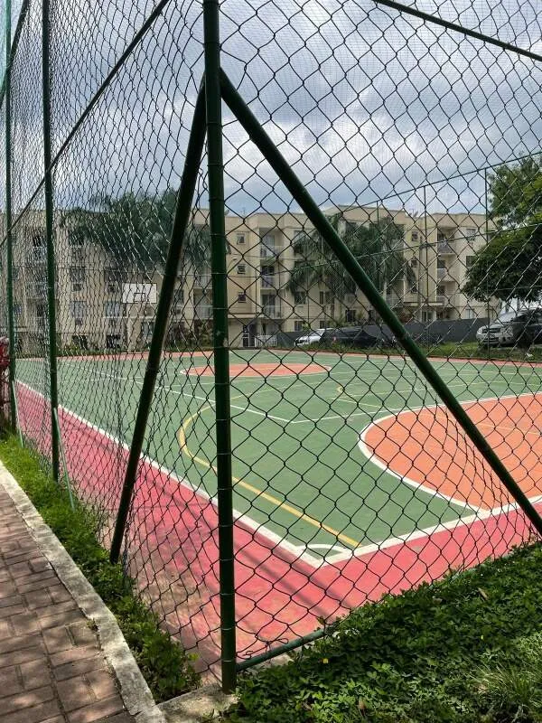 Apartamento de 2 quartos em condomínio com piscina — photo 25