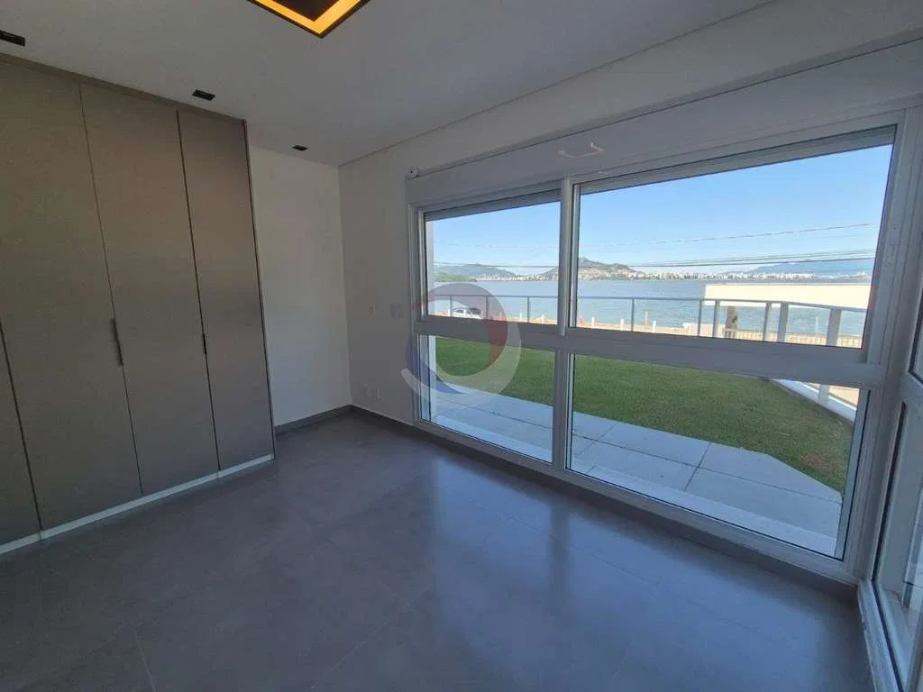 200 m² apartment with a dishwasher and a water view — photo 3