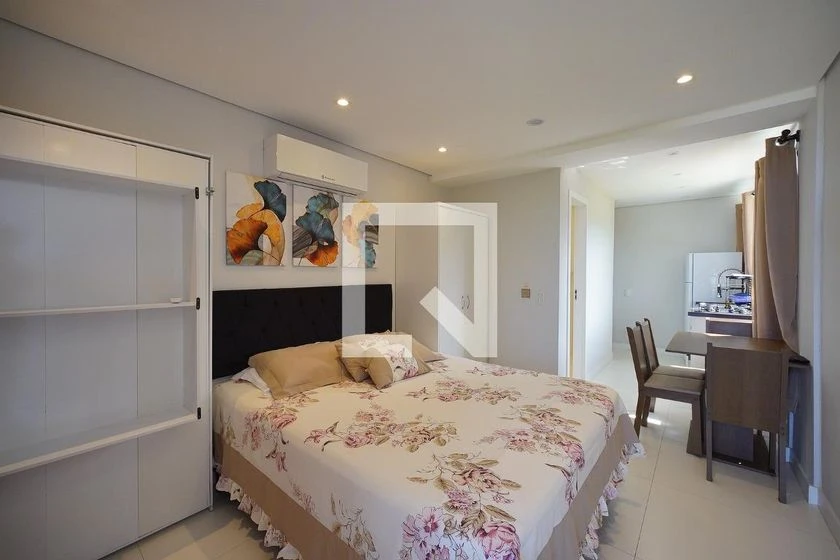 Furnished studio with balcony, 1 bedroom suite — photo 8