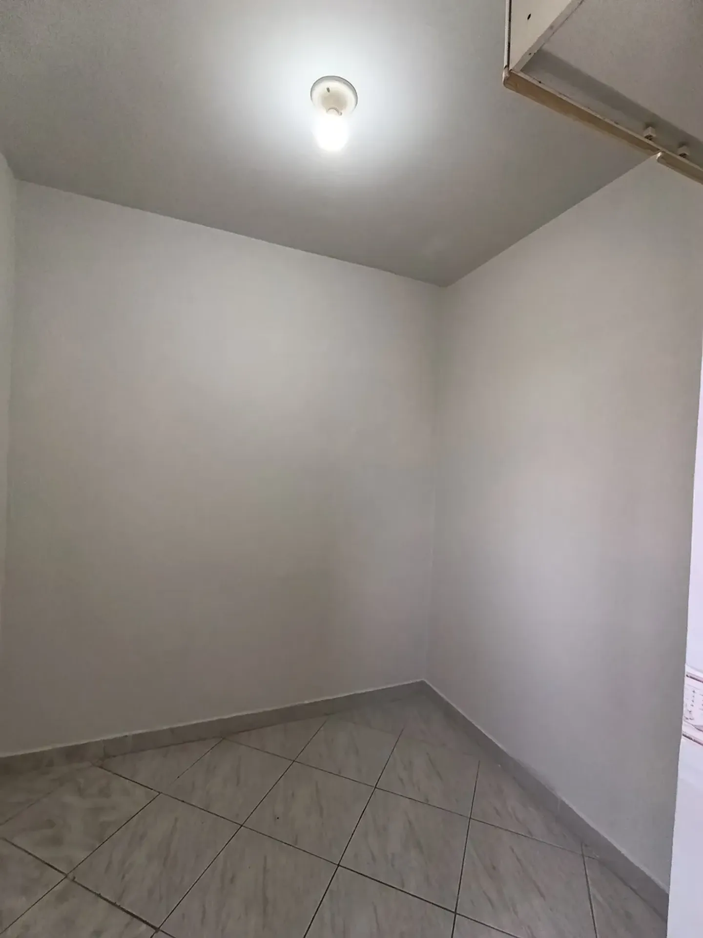 2-bedroom apartment in a building with a gym — photo 32