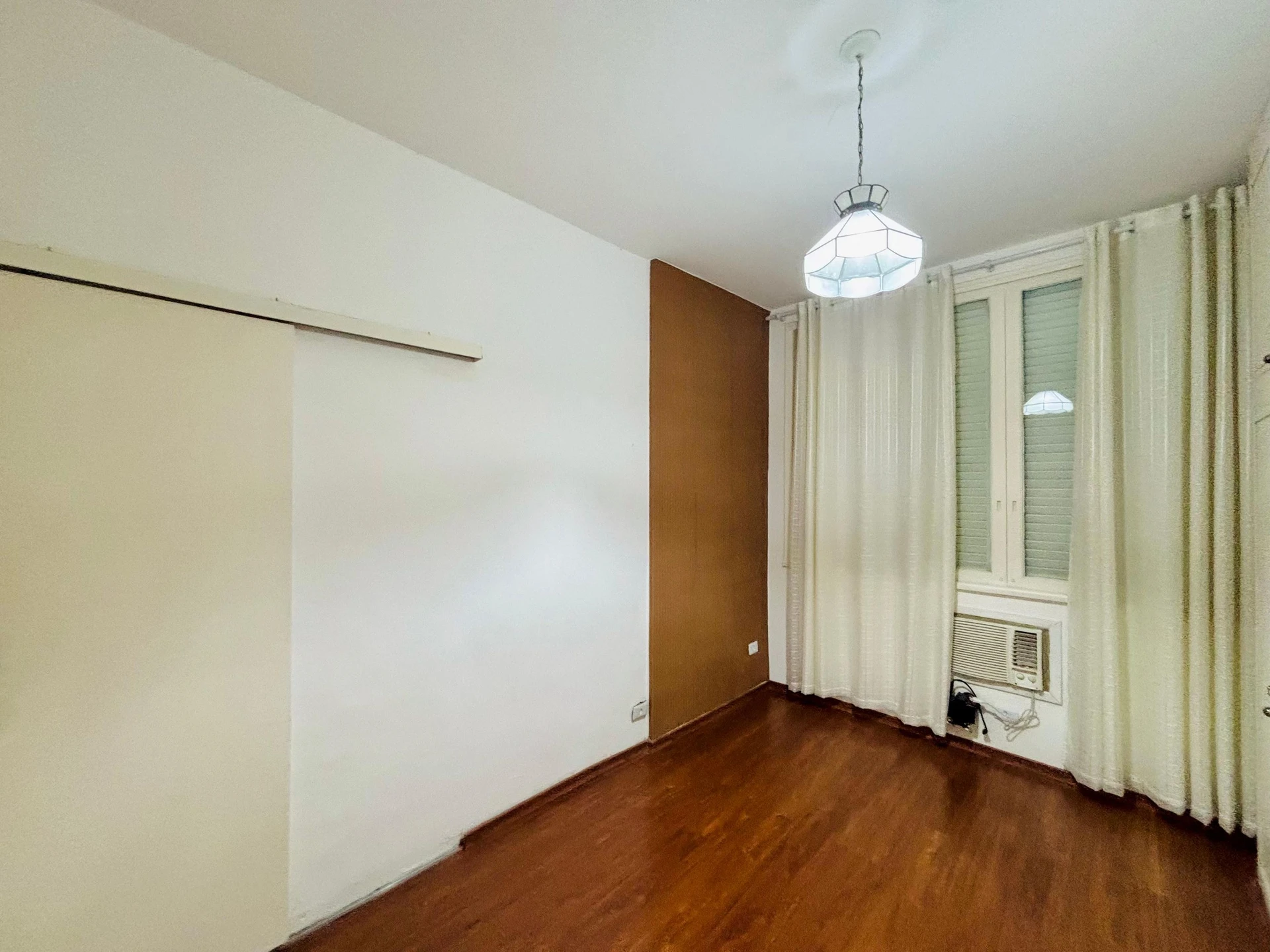 Wood or laminate floors in a 3-bedroom apartment, 110 m² — photo 14